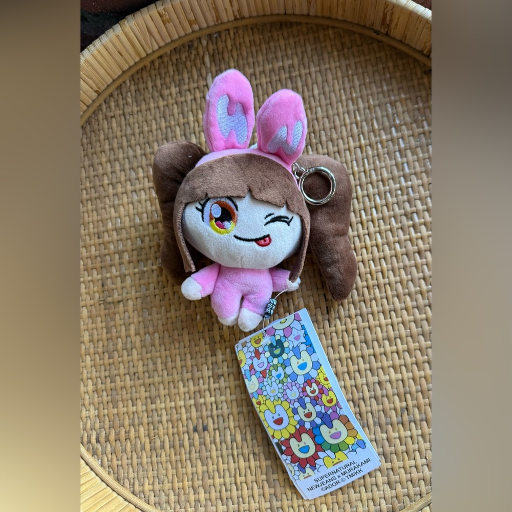 NEWJEANS X MURAKAMI PLUSH KEYRING (HANNI) 6” SUPERNATURAL POP-UP